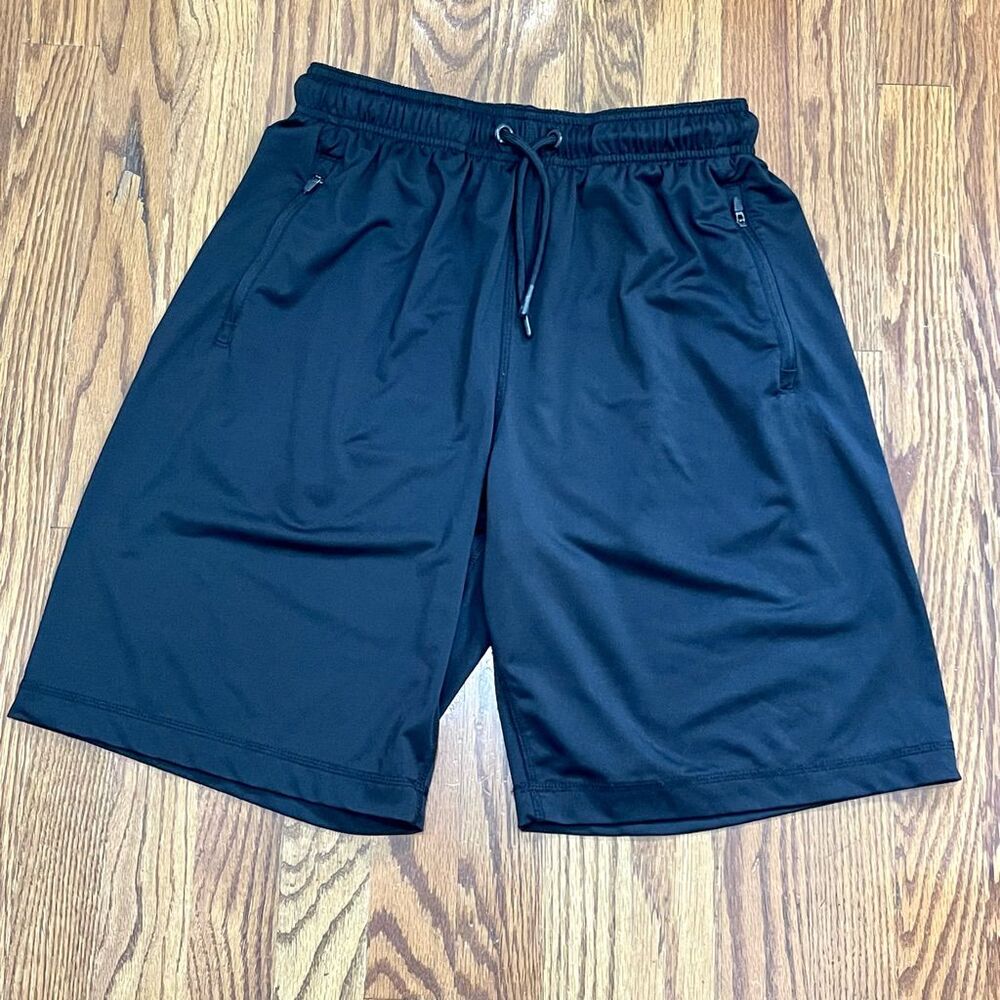 Legend Elastic waist workout shorts. Size Medium.